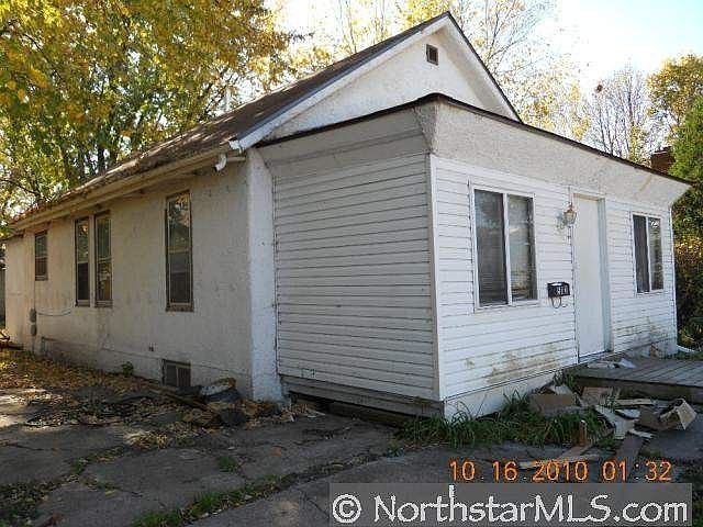 2nd image of 512 Broadway Ave W