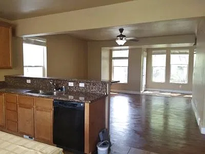 3 bed, 2.5 bath, 1650 sqft, $2,350 — Photo 4