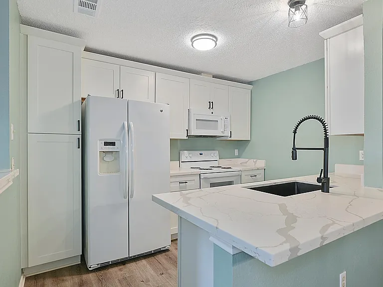 1102 Winecup Cir — Photo 6