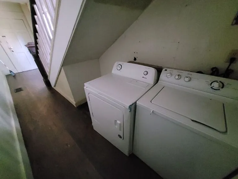 206 E Howry Ave #A — Photo 20