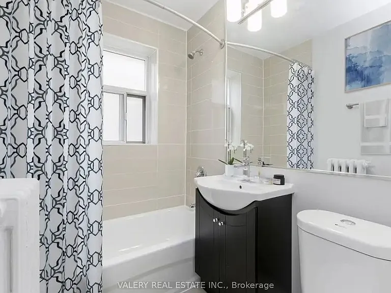 2402 Queen St E #33 — Photo 6
