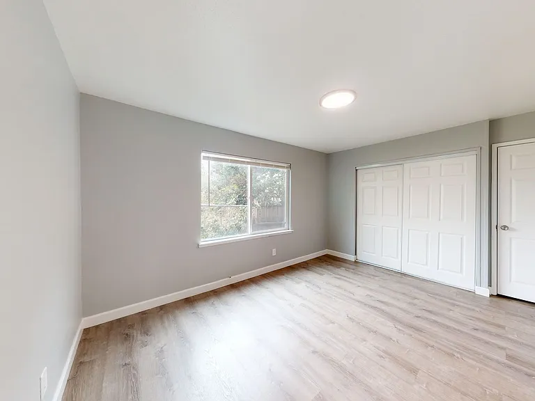 5549 Foothill Blvd — Photo 10