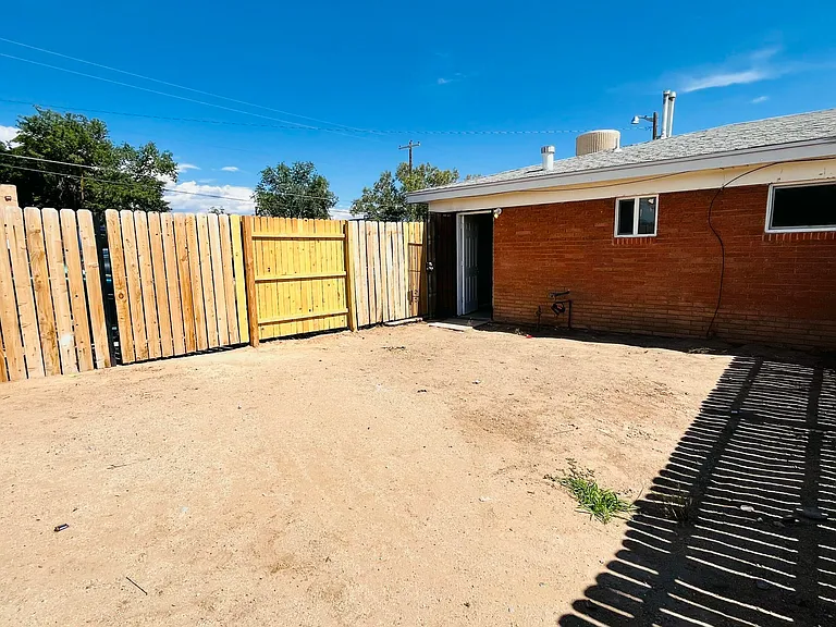 419 Dallas St SE #A — Photo 32