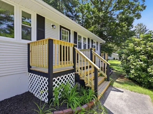 71 Beech St, Palmer, MA 01069