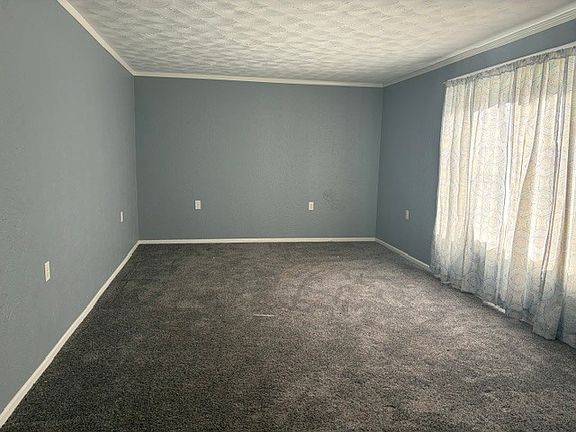 4th image of 109 Douglas St
