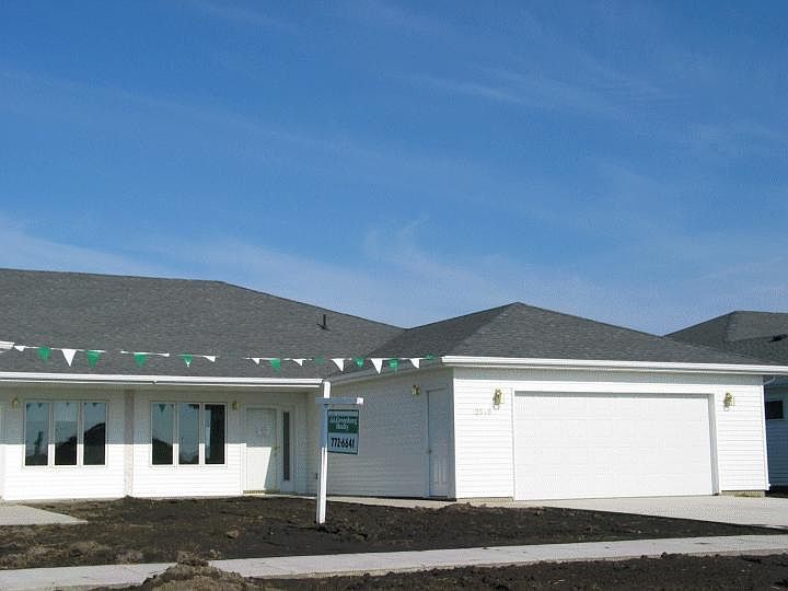 1st image of 2522 Pembrooke Dr
