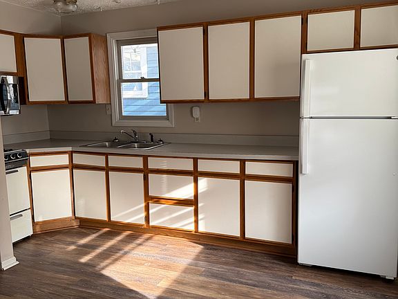 2nd image of 203 College Ave #1