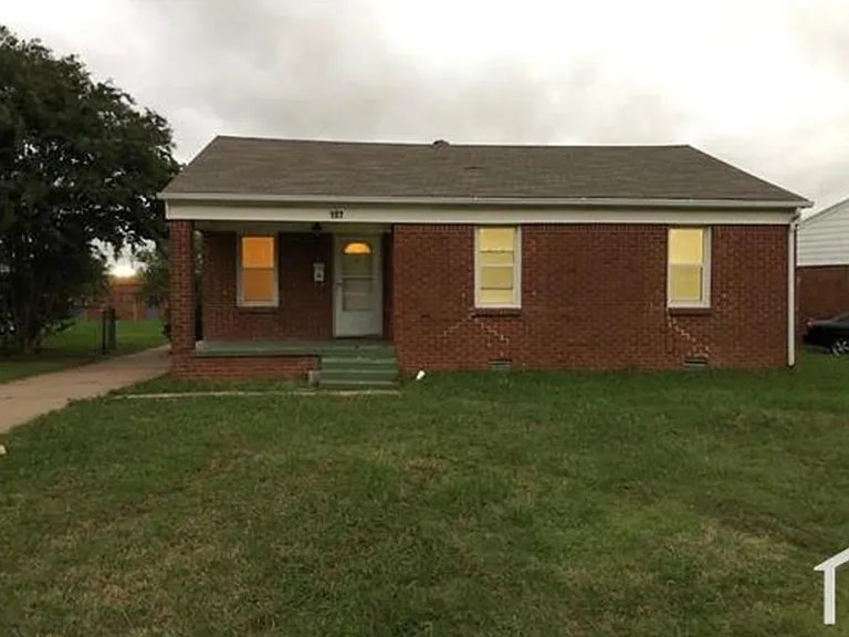 107 W Myrtle Dr — Photo 1