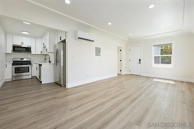 1st image of 3764 Villa Terrace 1/4