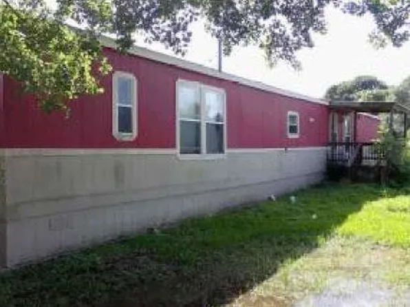 702 Parkmoor Blvd, Edna, TX 77957