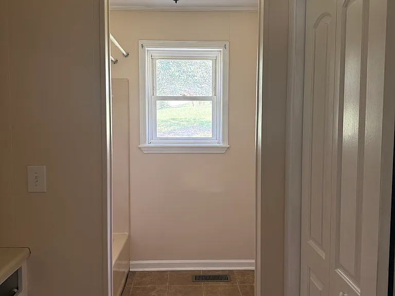 210 Oak St — Photo 7
