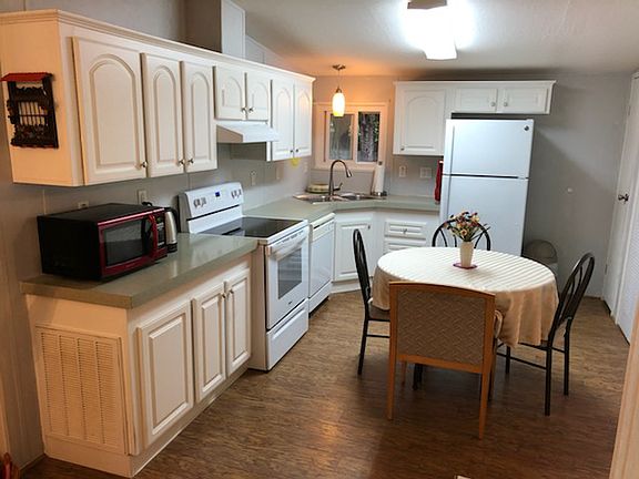 3rd image of 551 Hawthorne Dr