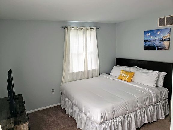 2nd image of 202 Glen Rd