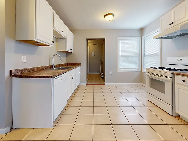 11076 Hudson Ave — Photo 4