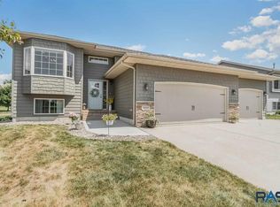 4616 S Vista Park Ave, Sioux Falls, SD 57106