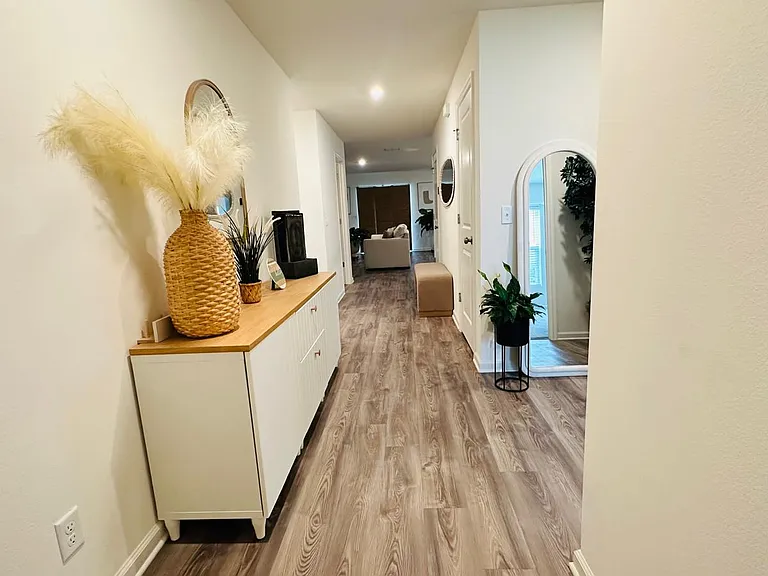1233 Chester Ave — Photo 16