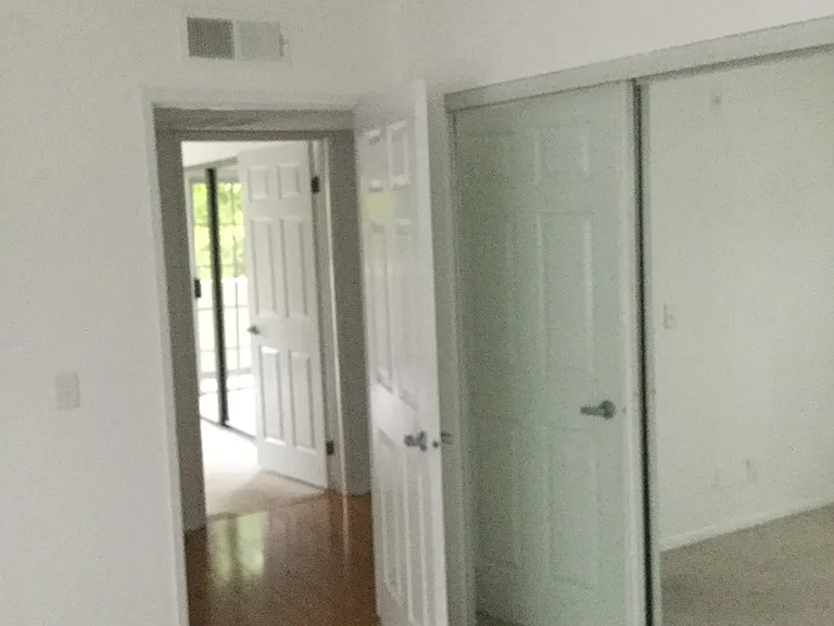 11482 Moorpark St — Photo 16