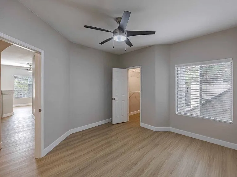 The Avondale — Photo 15