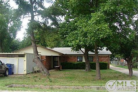 1st image of 415 De Moye St