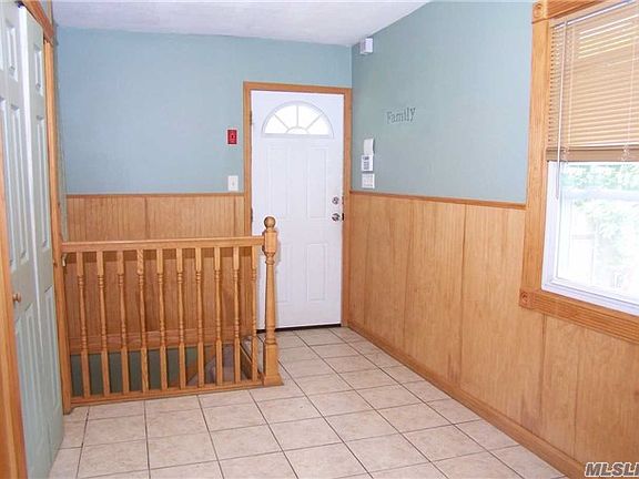 5th image of 8 Arnold Dr