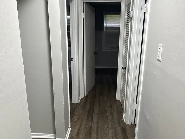 1541 Roosevelt Ave — Photo 12