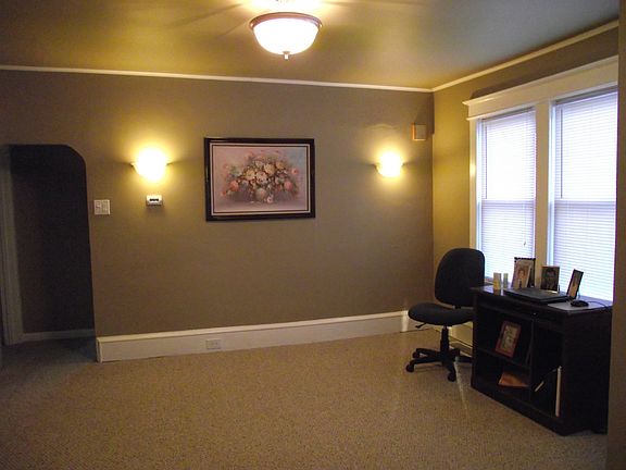 4th image of 921 Merrick Ave