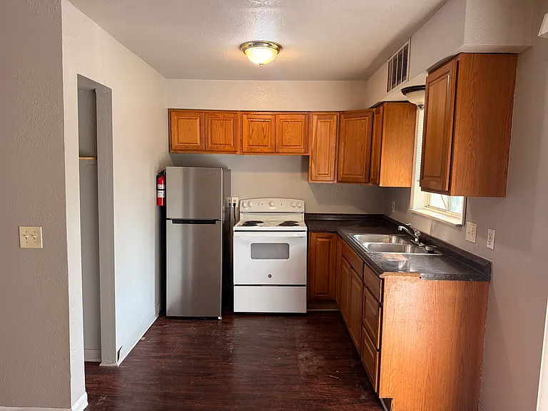 3469 Ridgecliffe Dr #1 — Photo 7