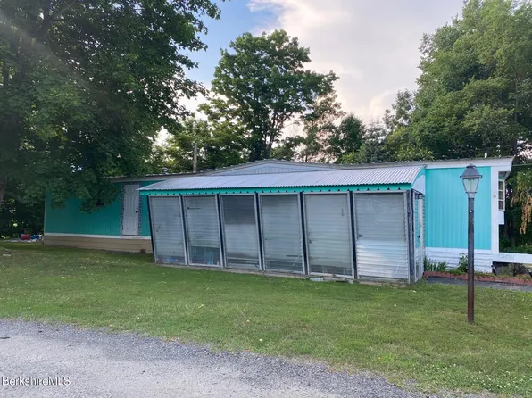 8 5th Ave, Cheshire, MA 01225