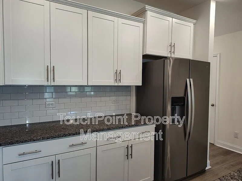 3 bed, 2.5 bath, 1573 sqft, $2,025 — Photo 4