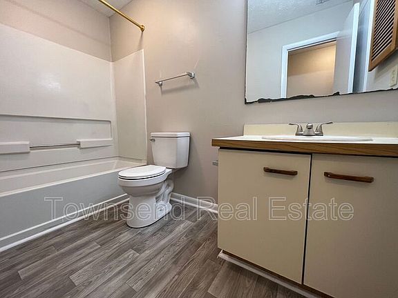 5th image of 1022-2 Brookhollow Dr