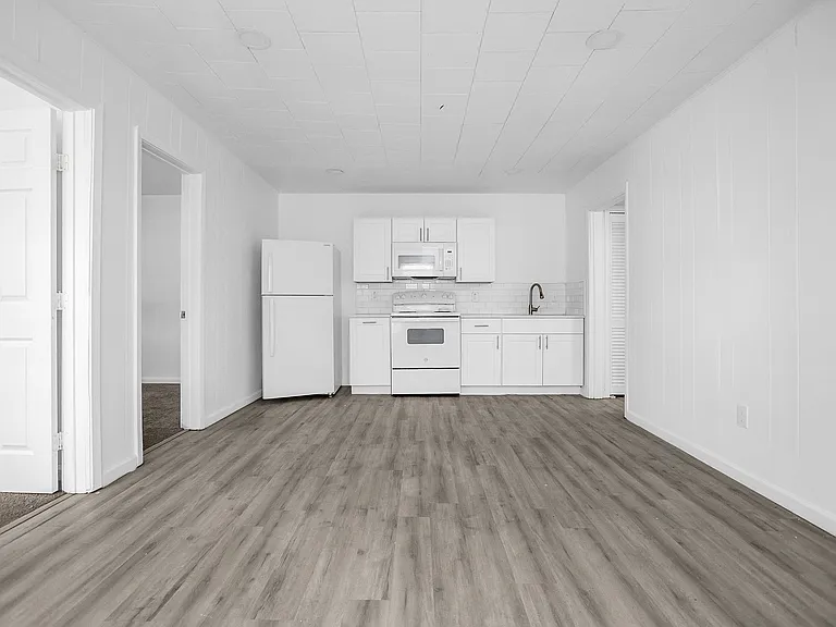 709 W Sam Rayburn Dr #E — Photo 11