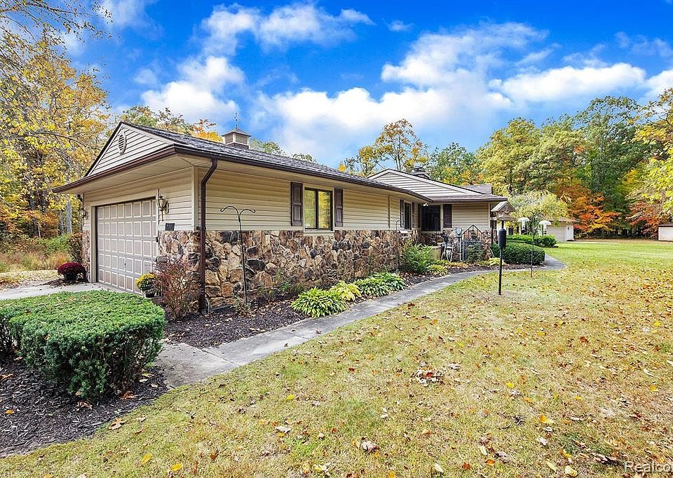 8411 Alcott Ct, Brighton, MI 48114 MLS 20221052166 Zillow