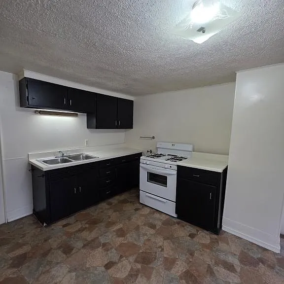 621 1/2 S Main St — Photo 1