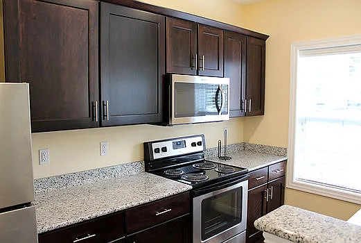 708 W Green St — Photo 2