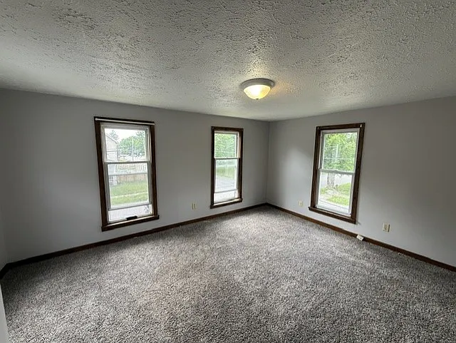 421 N Cedar Ave — Photo 3