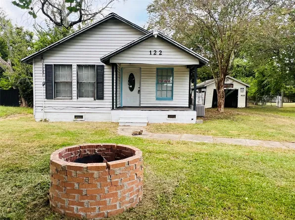 122 W Pecan Ln, Clute, TX 77531