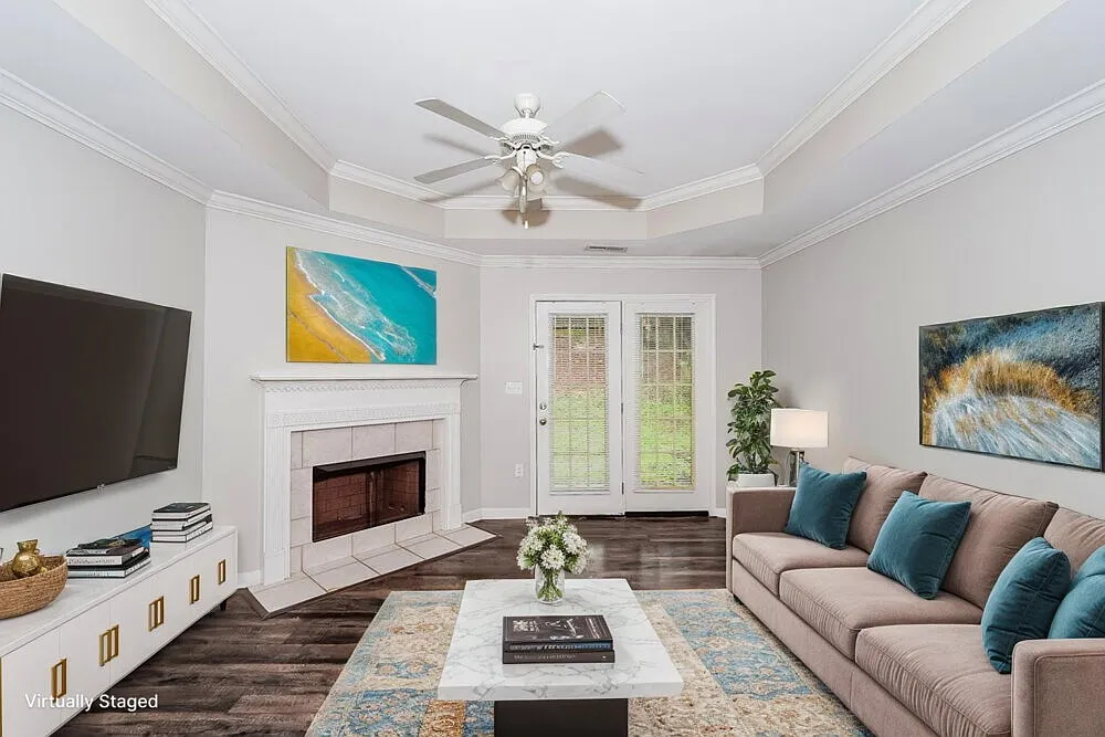 3 bed, 2.0 bath, 1214 sqft, $2,330 — Photo 3