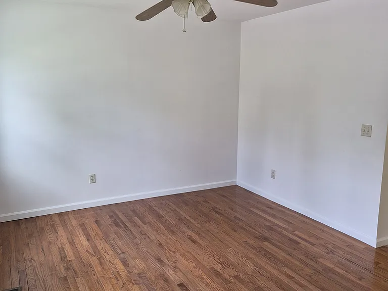 49 Maple Ave — Photo 15