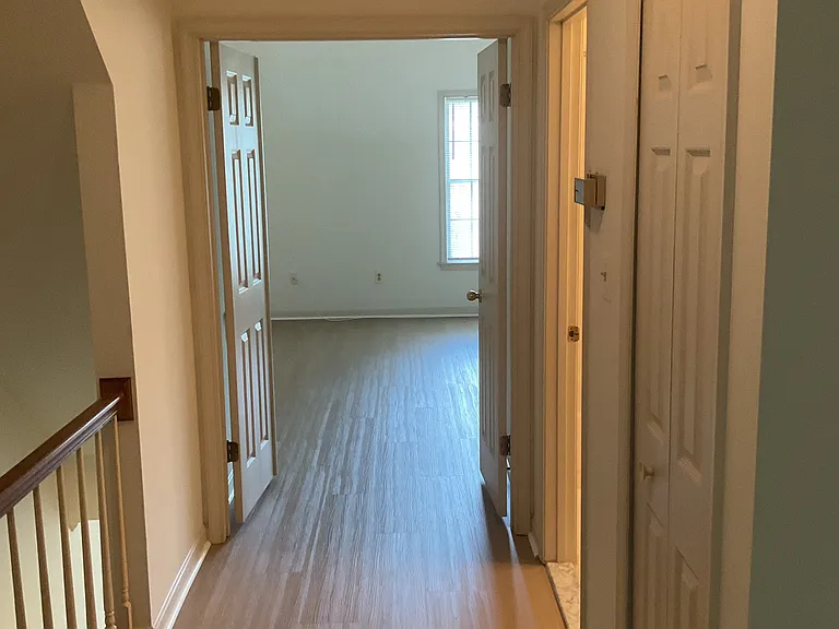 28 Tenby Ct — Photo 23