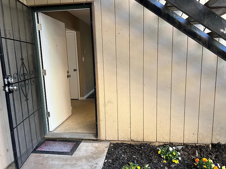 328 Northbank Ct #13 — Photo 3