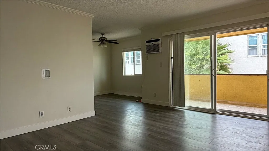 2 bed, 900 sqft, $2,500 — Photo 3