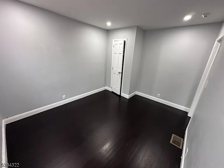 109 Arlington Blvd — Photo 14
