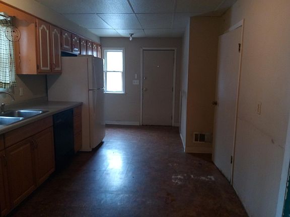 4th image of 945 Marion St