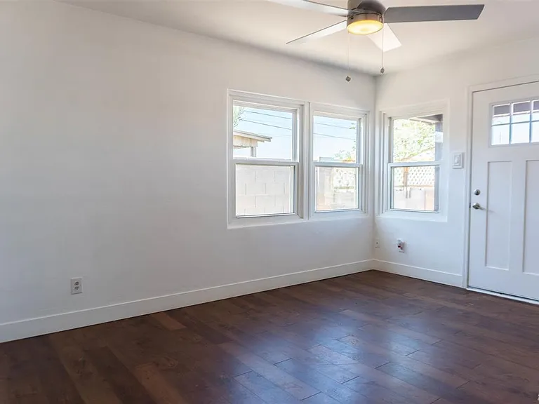 137 N Magnolia Ave — Photo 3