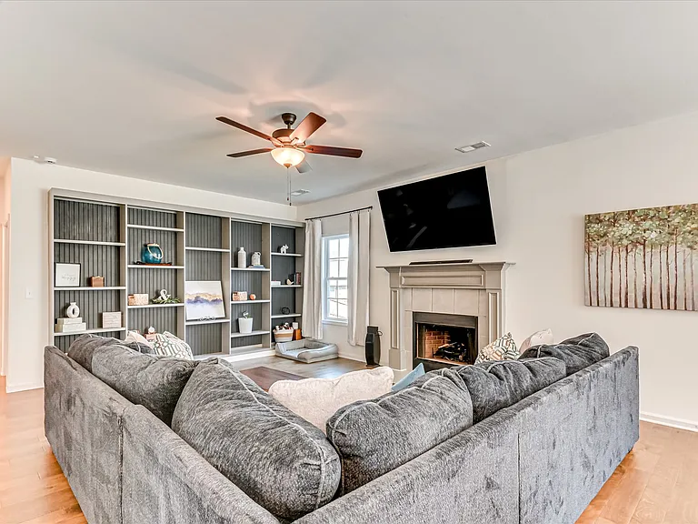 251 Haverford Dr — Photo 1