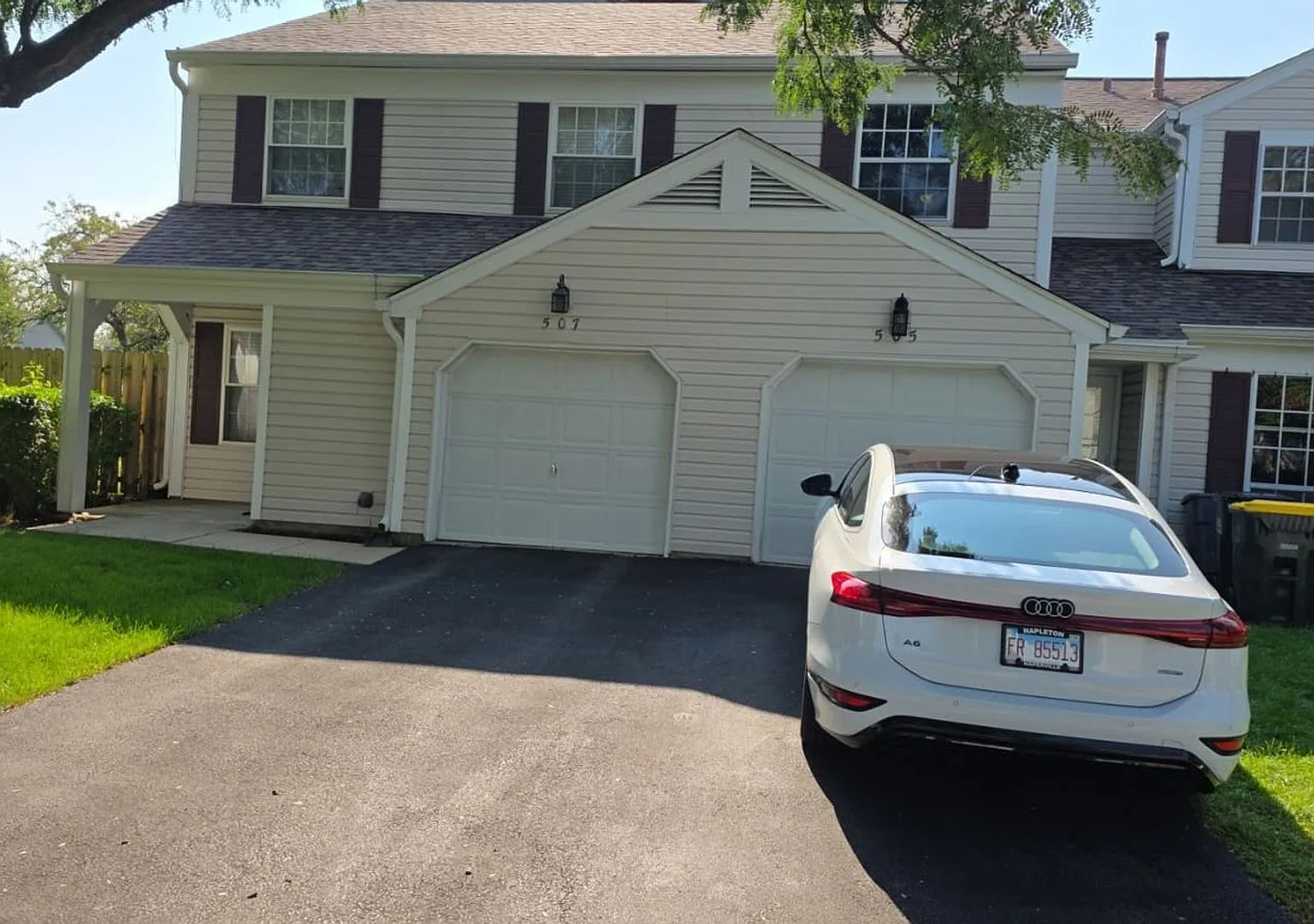 Charming 3BR House in Carol Stream with Clubhouse — Photo 1