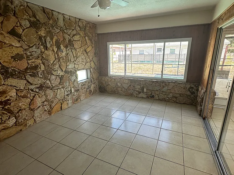 9828 Woodstock Ln — Photo 7