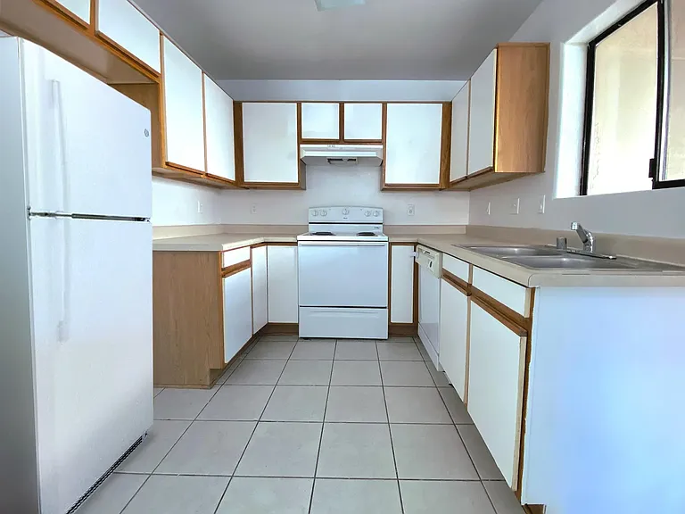 414 E 10th Ave #A — Photo 4