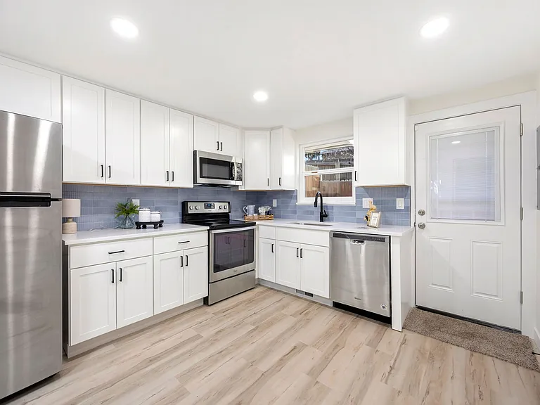 5819 S Pearl St — Photo 16