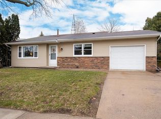 1682 Thornton Dr, Oshkosh, WI 54904